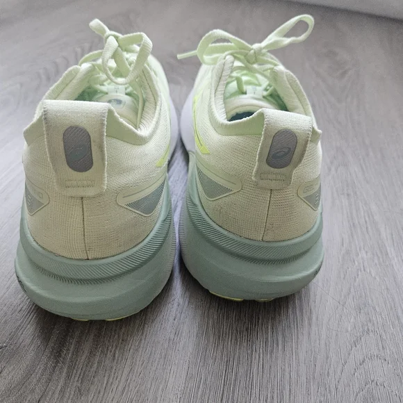 Asics Gel Kayano 31 Light Green Running Shoes - Picture 3 of 6